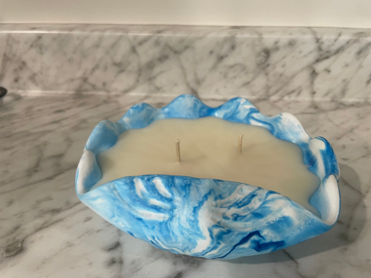 Clamshell candle vessel with ocean waves scent