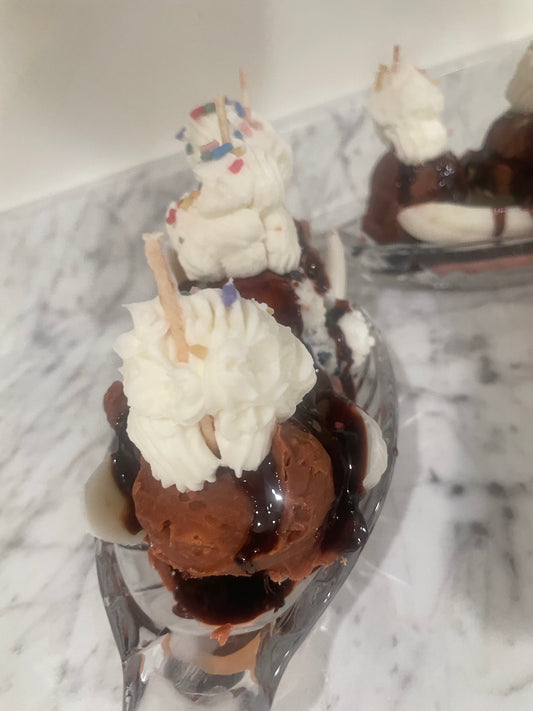 Hot fudge banana split