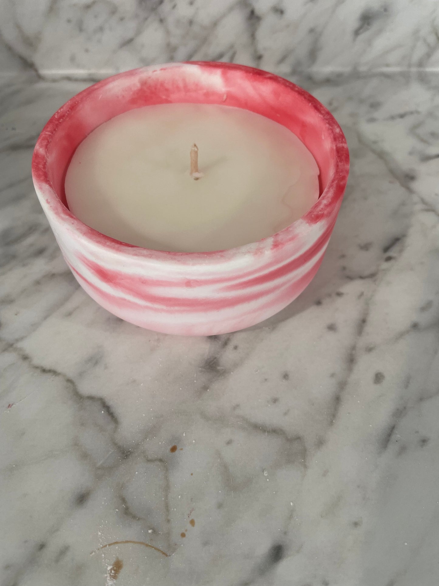 Rose candle holder with jasmine scent