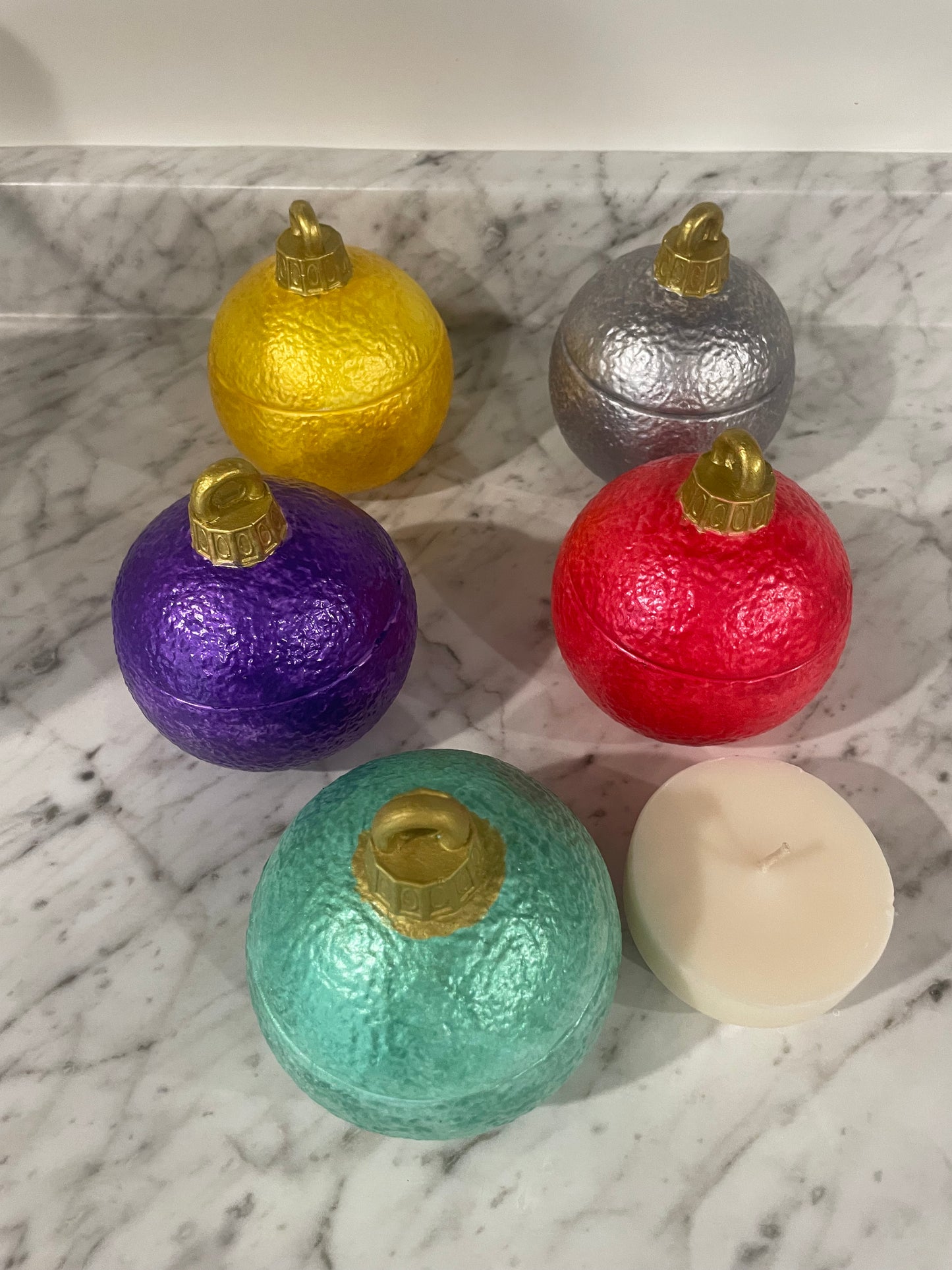 Snowball candle holder
