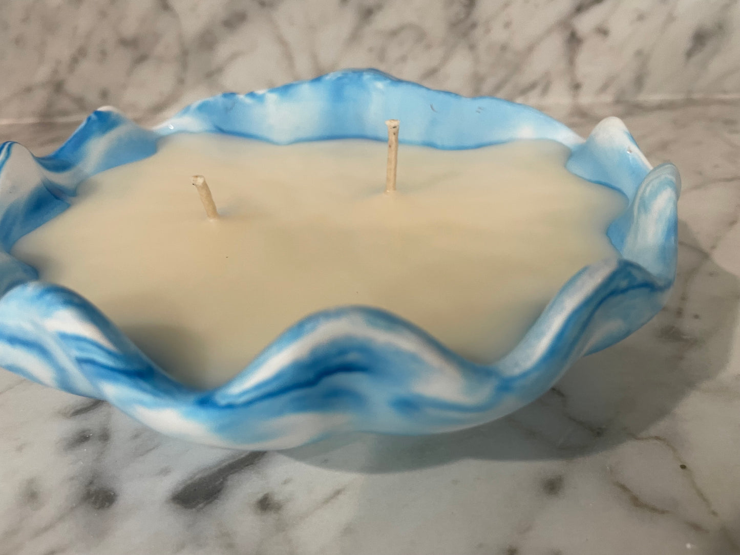 Clamshell candle vessel with ocean waves scent