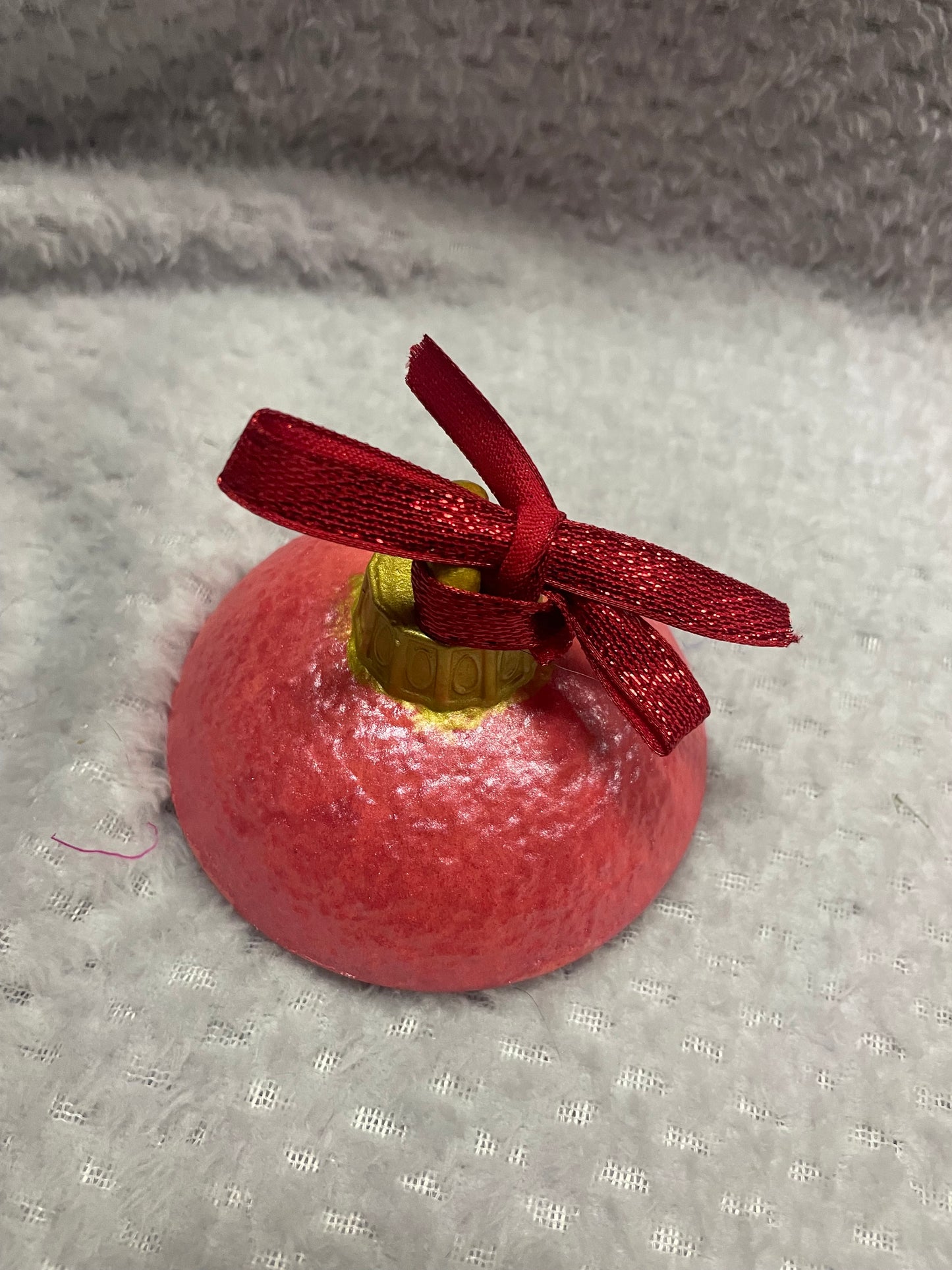 Red Christmas ornament with refillable candle scent