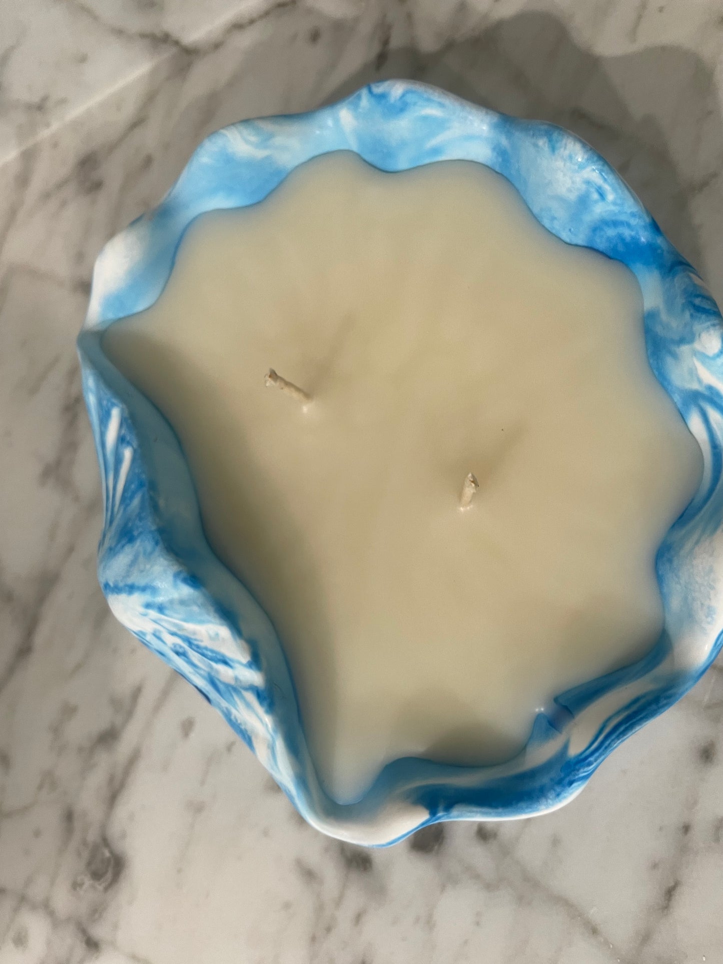 Clamshell candle vessel with ocean waves scent