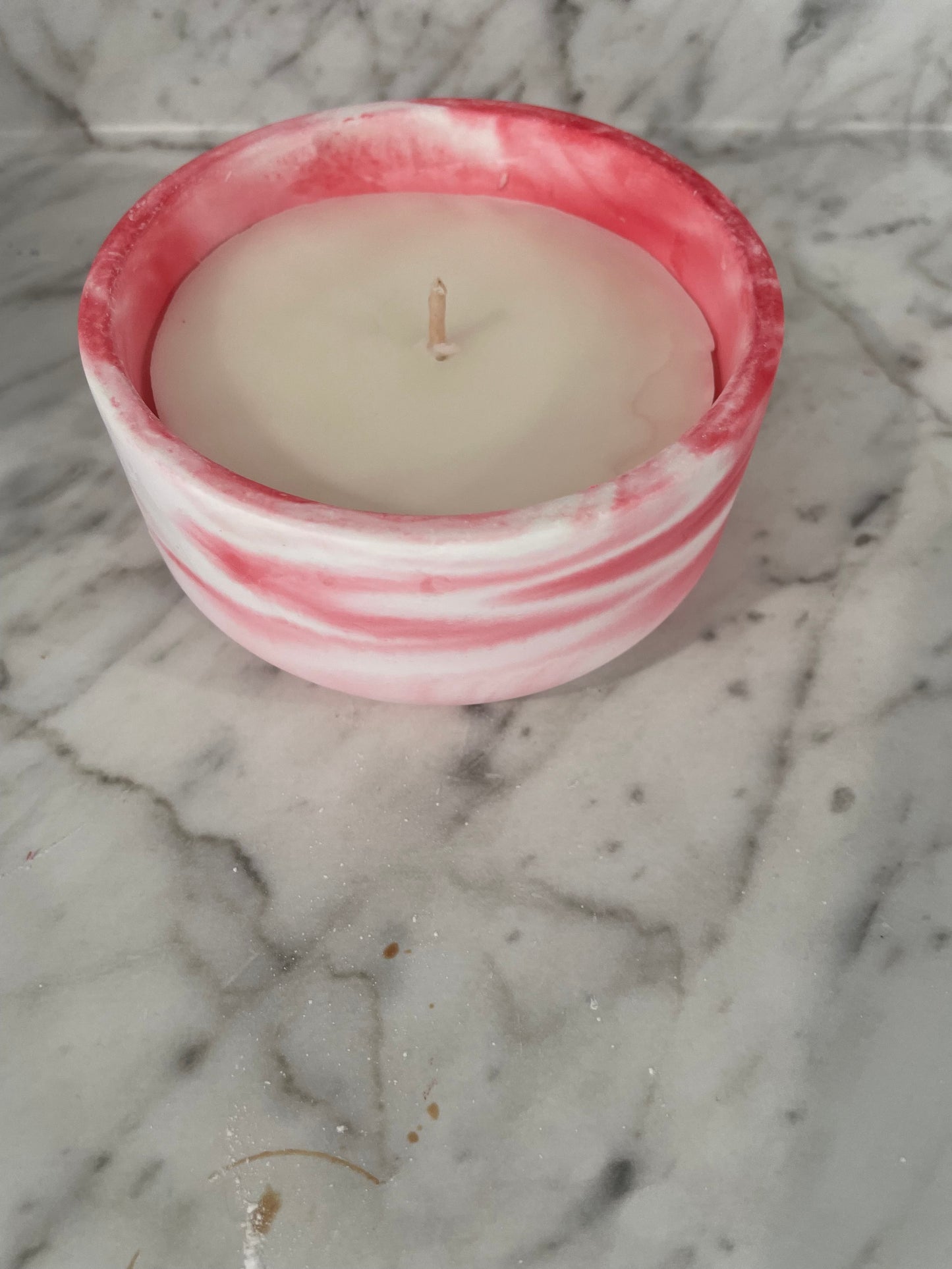 Rose candle holder with jasmine scent