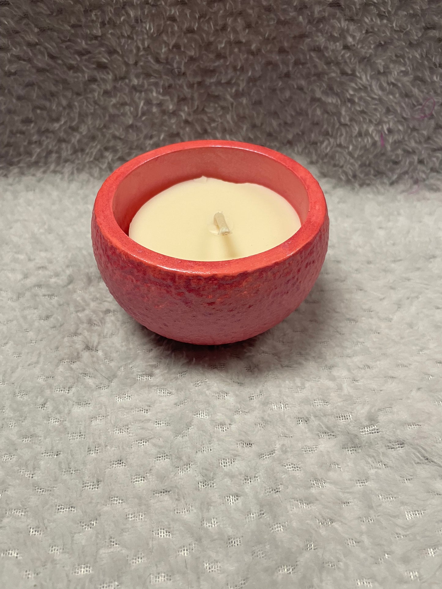 Red Christmas ornament with refillable candle scent
