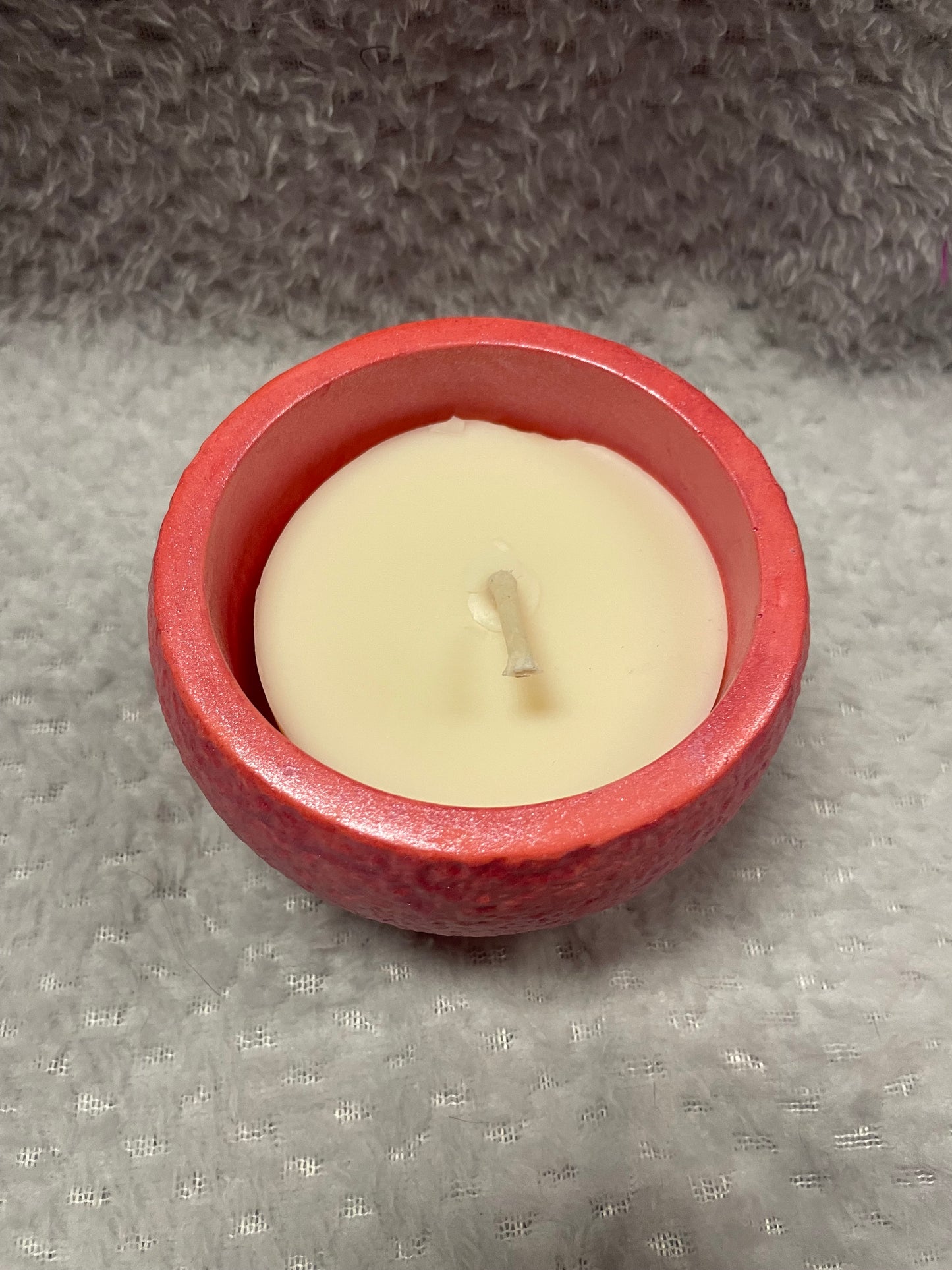 Red Christmas ornament with refillable candle scent