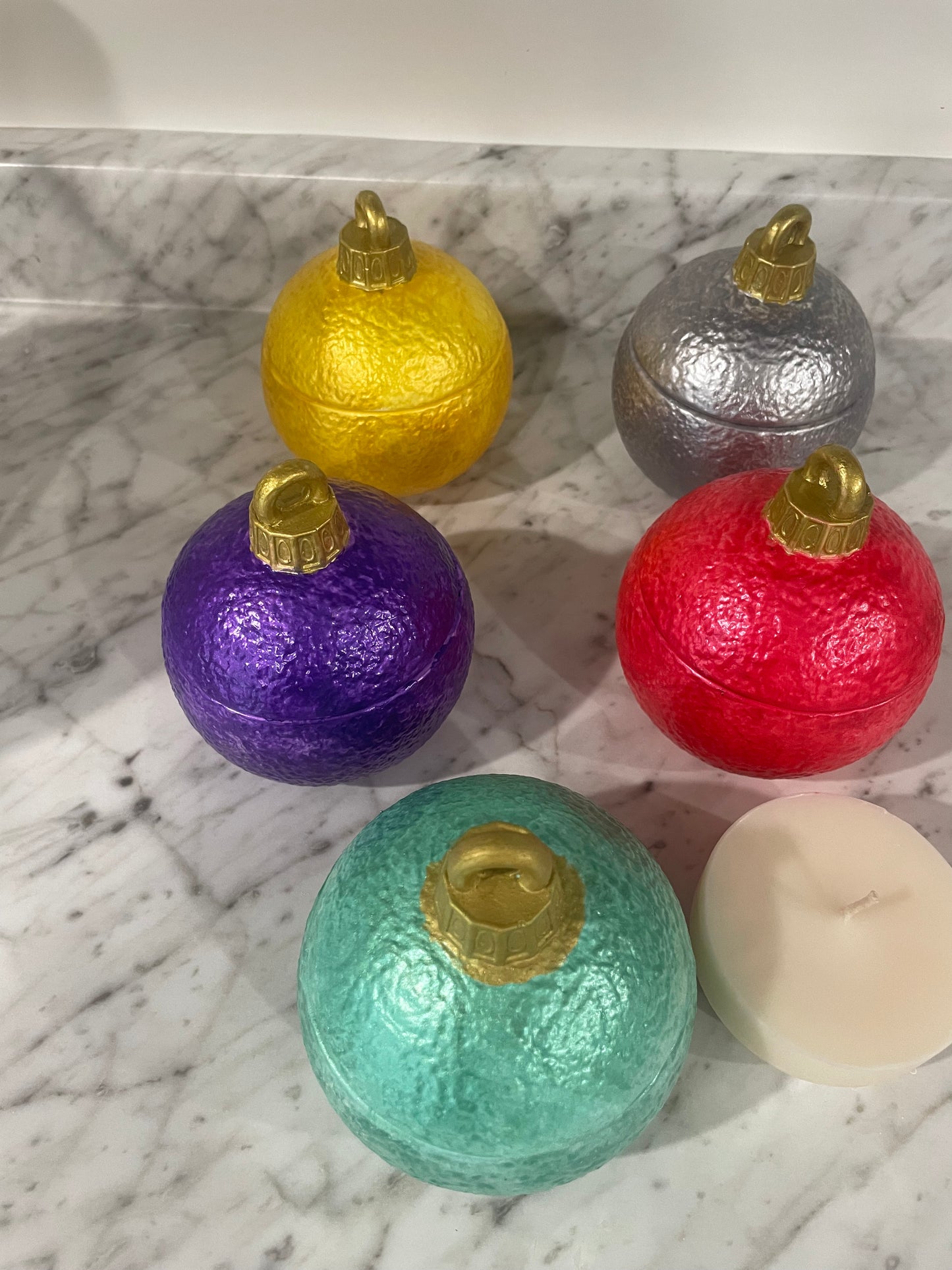 Snowball candle holder