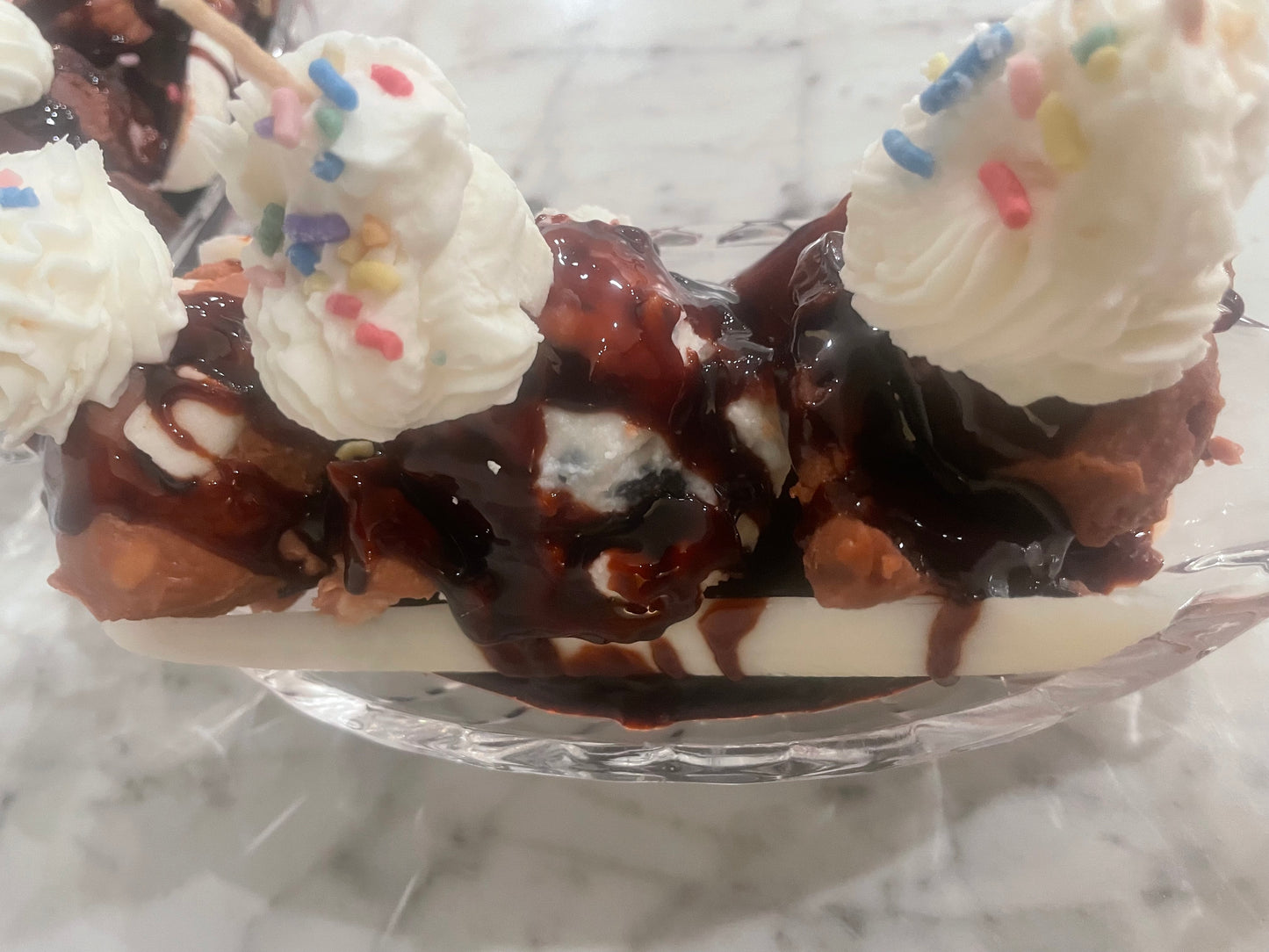 Hot fudge banana split