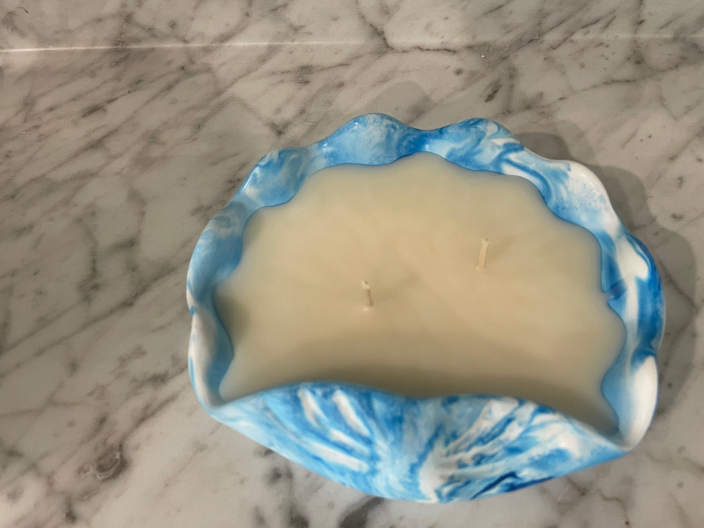 Clamshell candle vessel with ocean waves scent