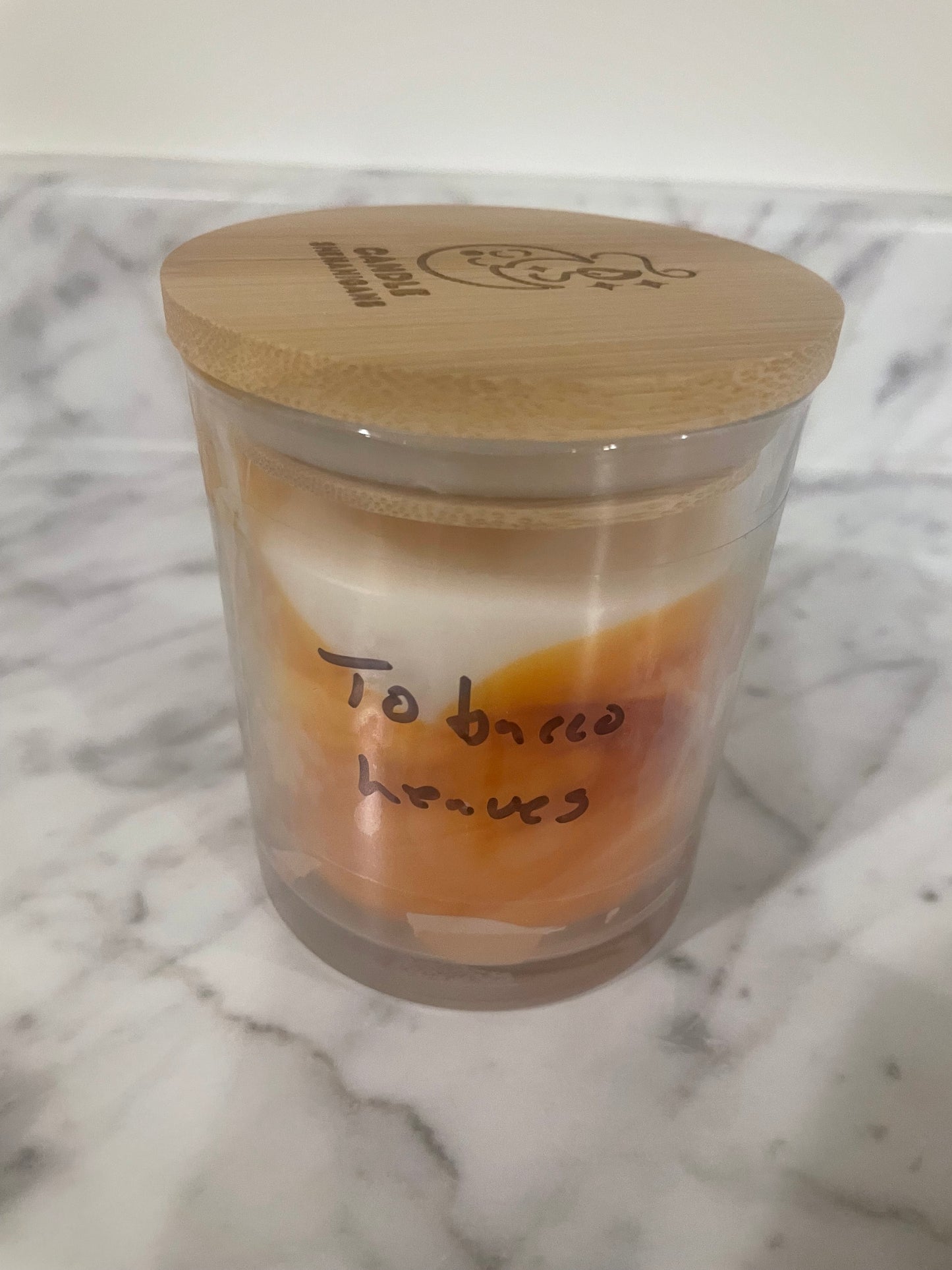 Tobacco leaves scented candle