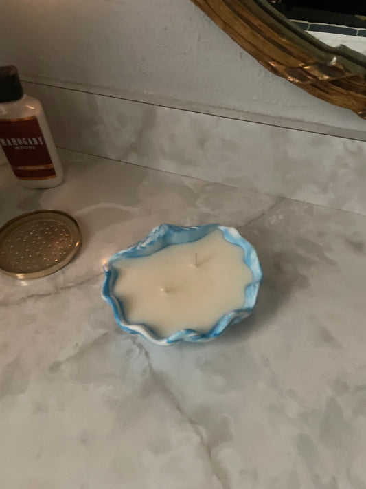 Clamshell candle vessel with ocean waves scent