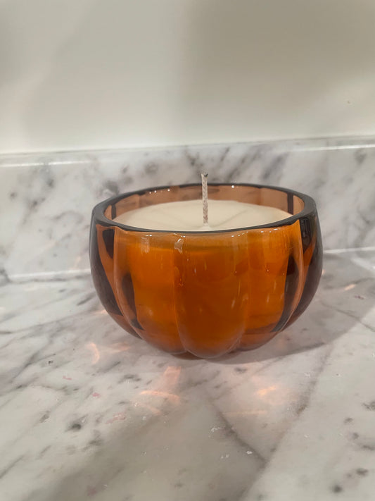 Glass candle pumpkin with pumpkin pie