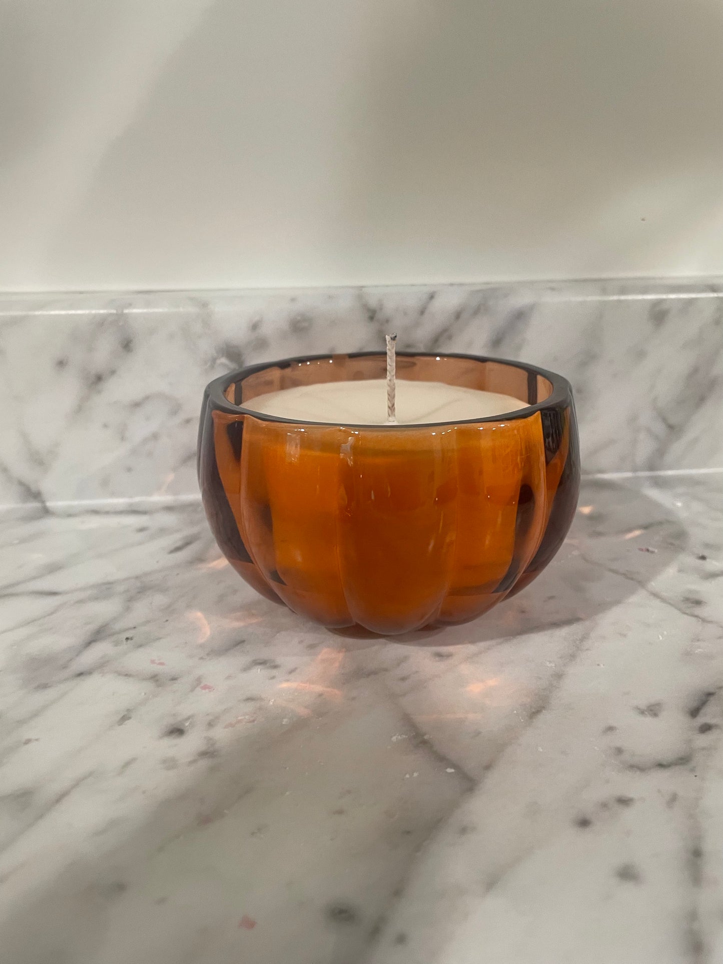 Glass candle pumpkin with pumpkin pie