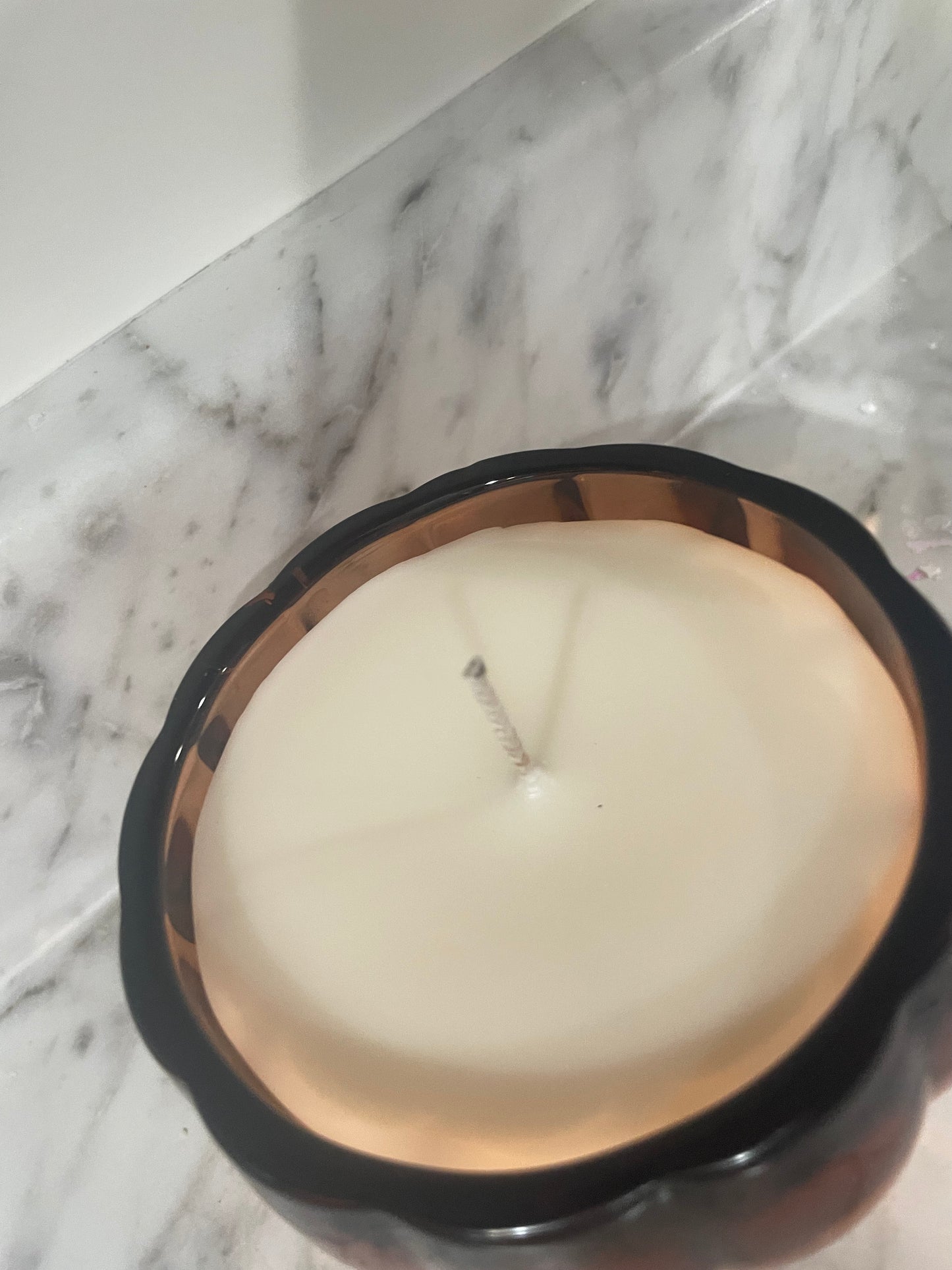 Glass candle pumpkin with pumpkin pie