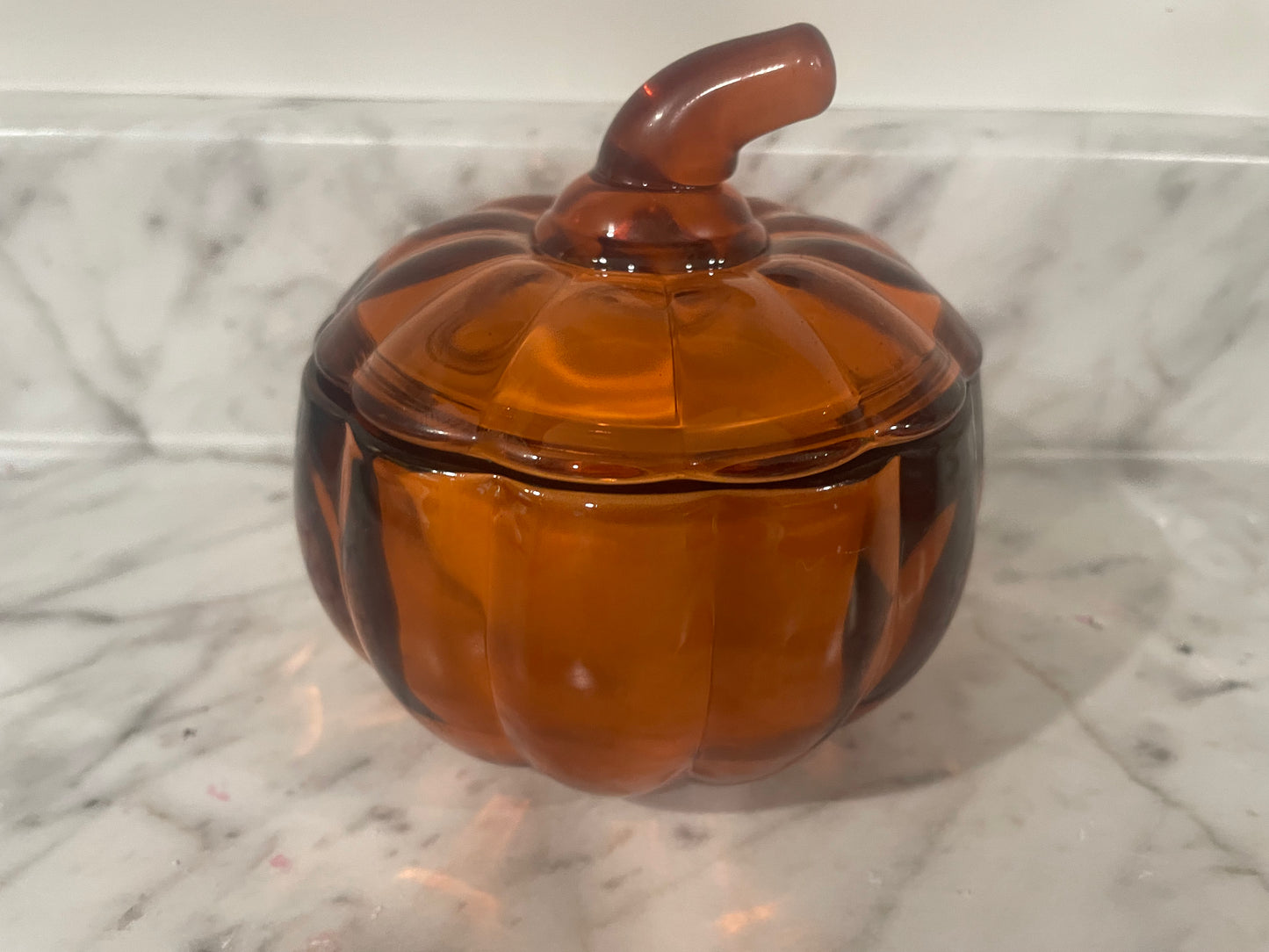 Glass candle pumpkin with pumpkin pie