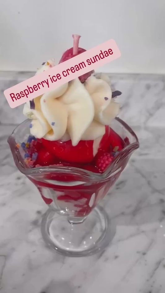 Raspberry sundae candle